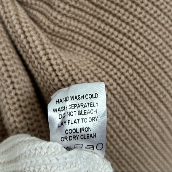Superdown Womens Trish Knot Sweater in Beige & White size small Knit Cozy - Picture 10 of 11